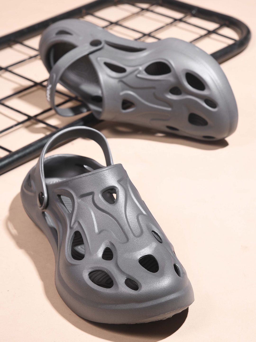 HRX by Hrithik Roshan Men Grey  Rubber Clogs-image-15