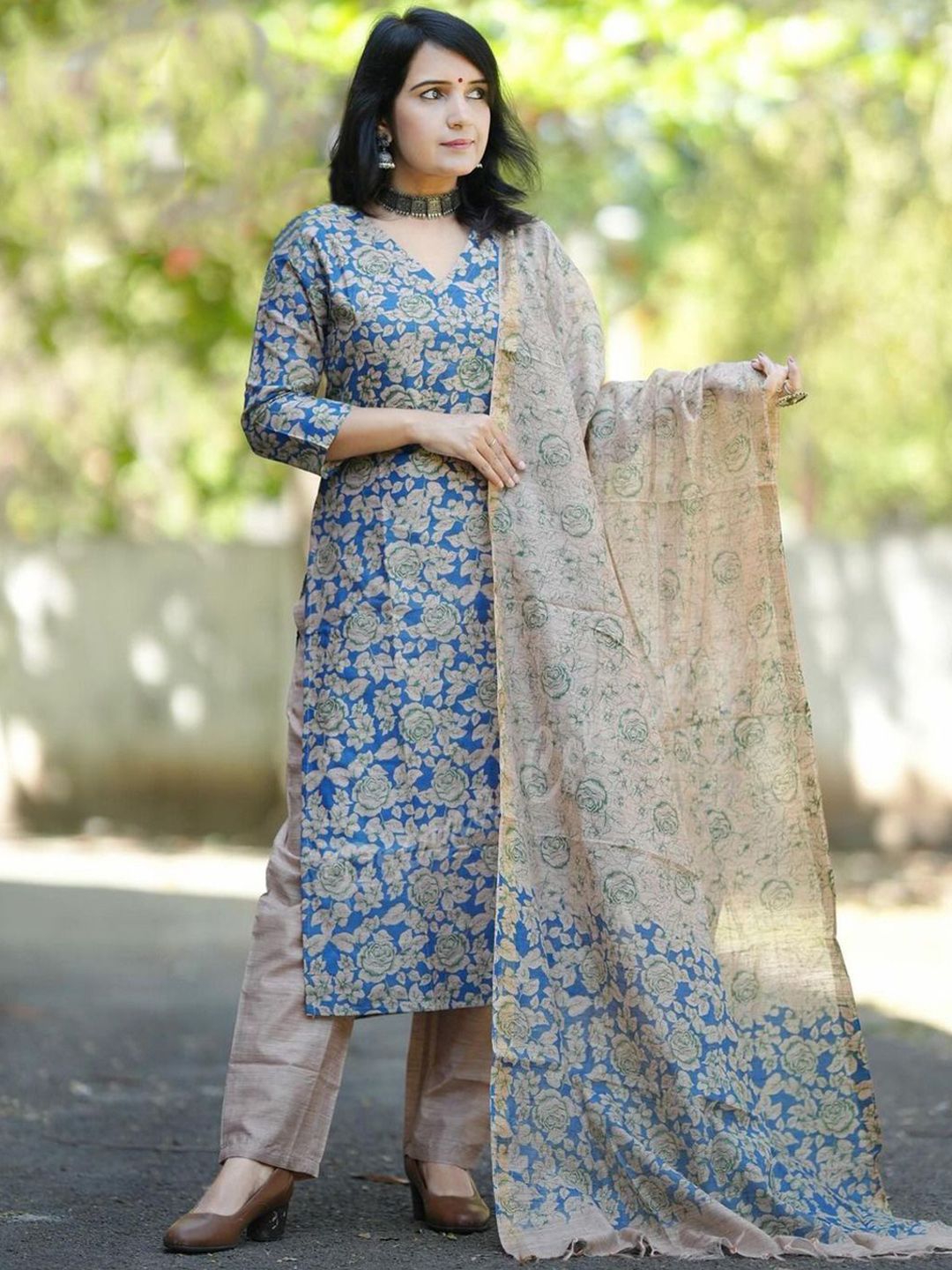 GoSriKi Floral Printed V Neck Straight Kurta With Trousers & Dupatta