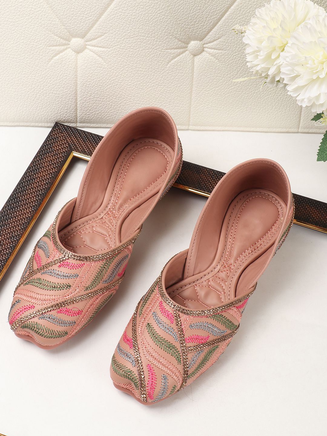 sneakers villa Women Embellished Mojaris Flats-picture-19