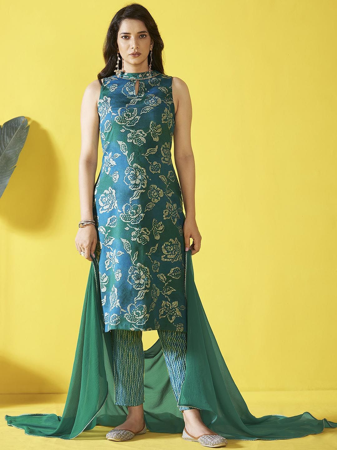 anouk rustic Anouk Green Floral Printed Keyhole Neck Gotta Patti Straight Kurta With Trousers & Dupatta-picture-28