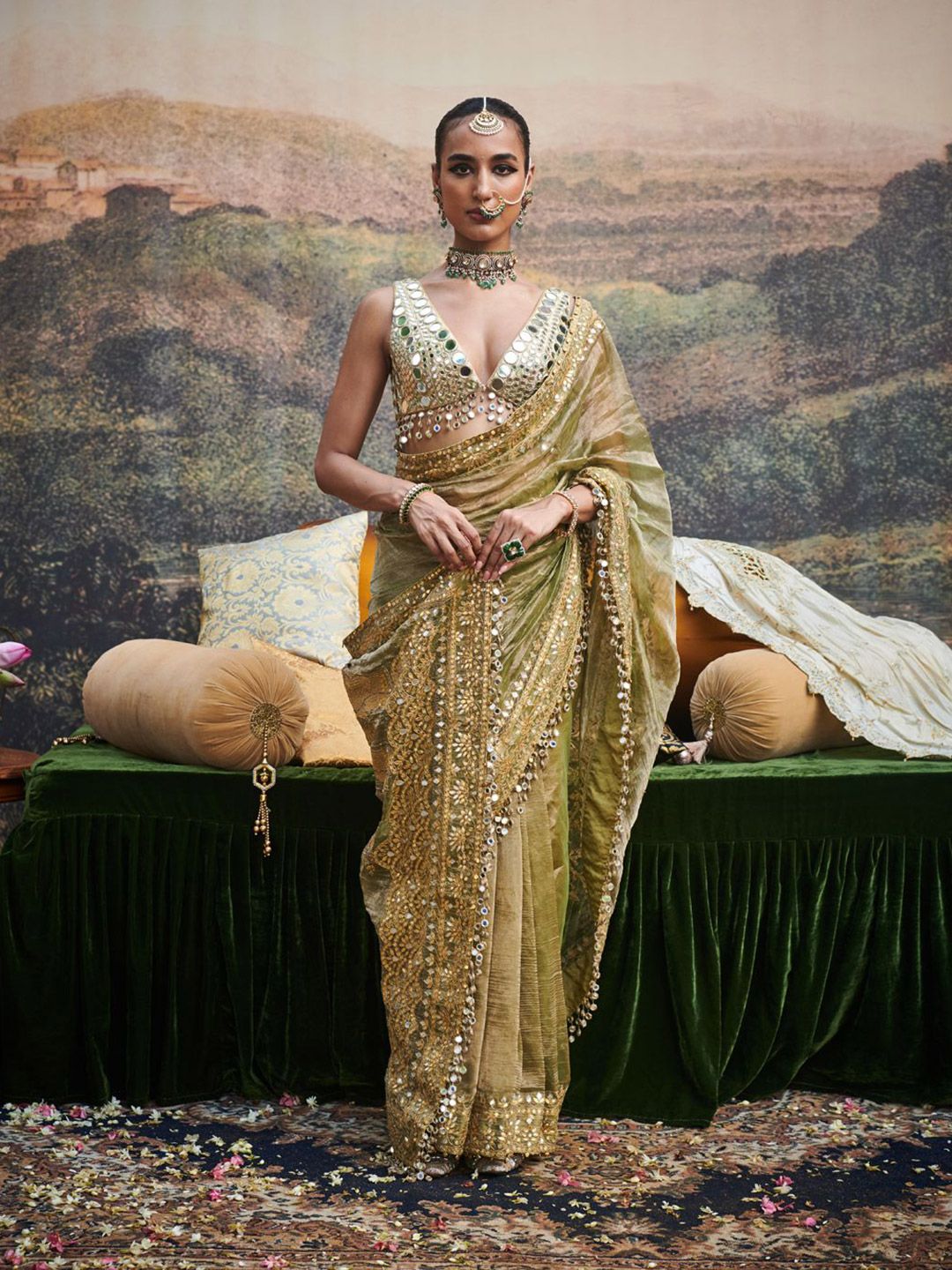 ITRH Women Embellished Mirror Work Pure Cotton Saree-image-5