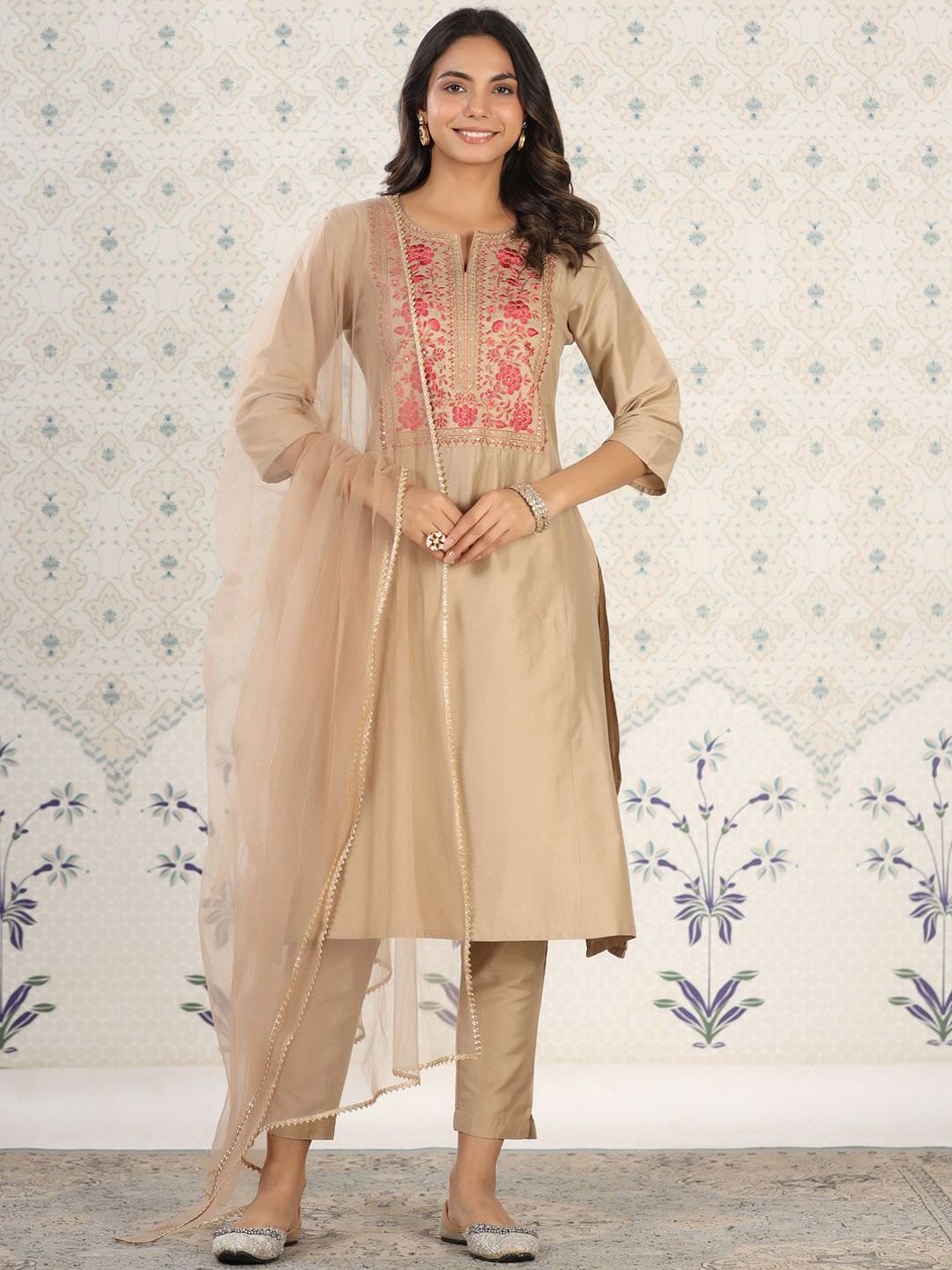 Ode by House of Pataudi Women Floral Embroidered Regular Thread Work Kurta with Trousers & With Dupatta-picture-28