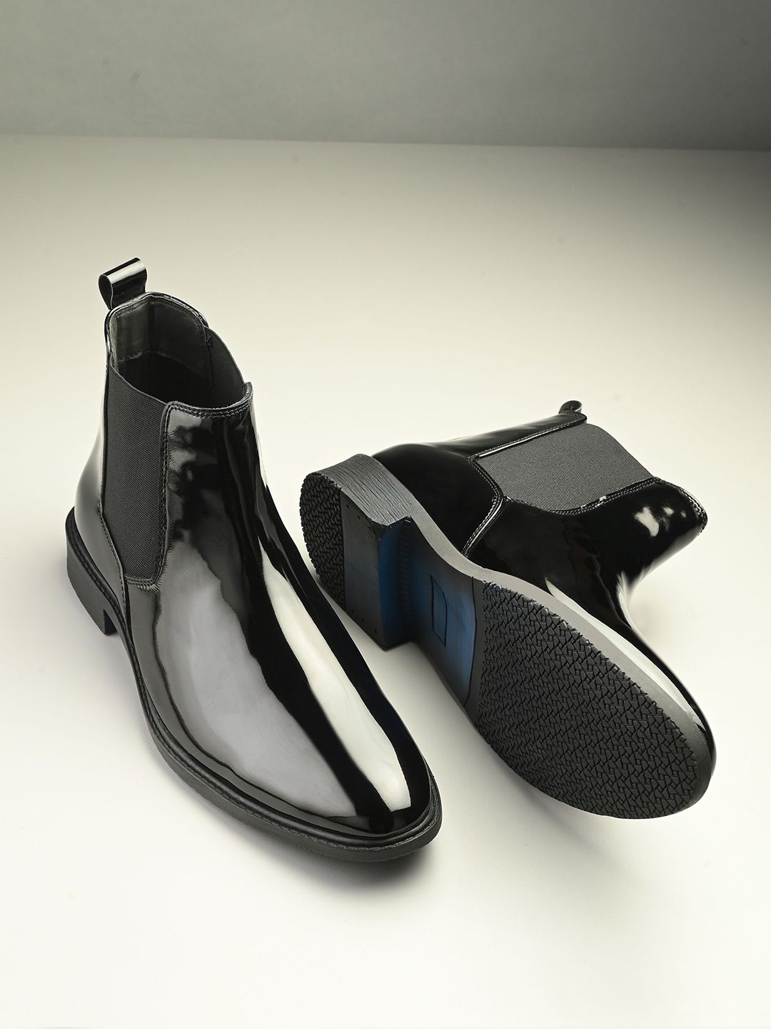 The Roadster Lifestyle Co Men Slim-Heeled Chelsea Boots