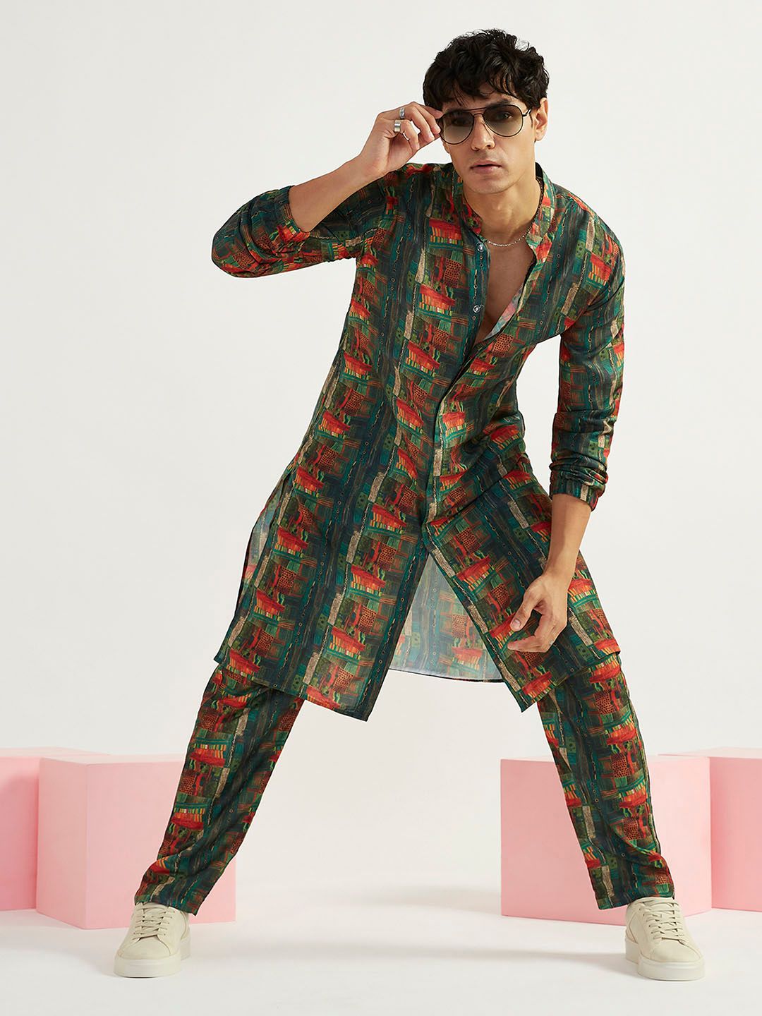 VASTRAMAY Geometric Printed Mandarin Collar Crepe Straight Kurta with Trousers-picture-26