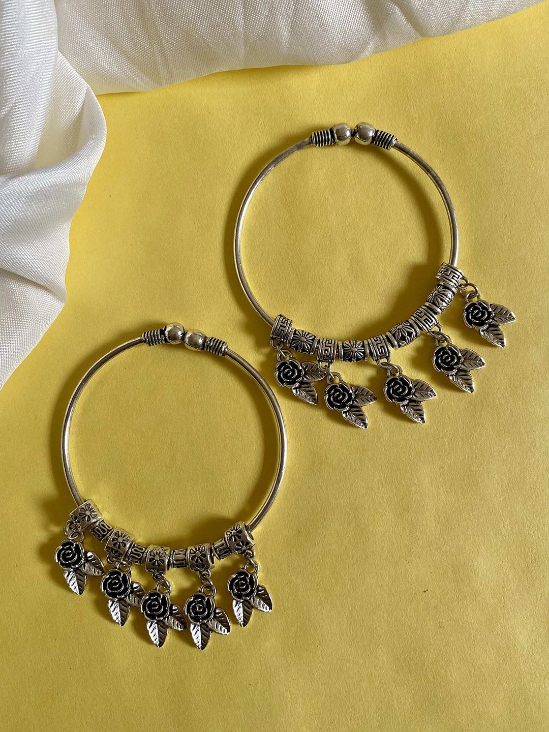ATIBELLE Set Of 2 Silver-Plated Round Shaped Textured Bangles