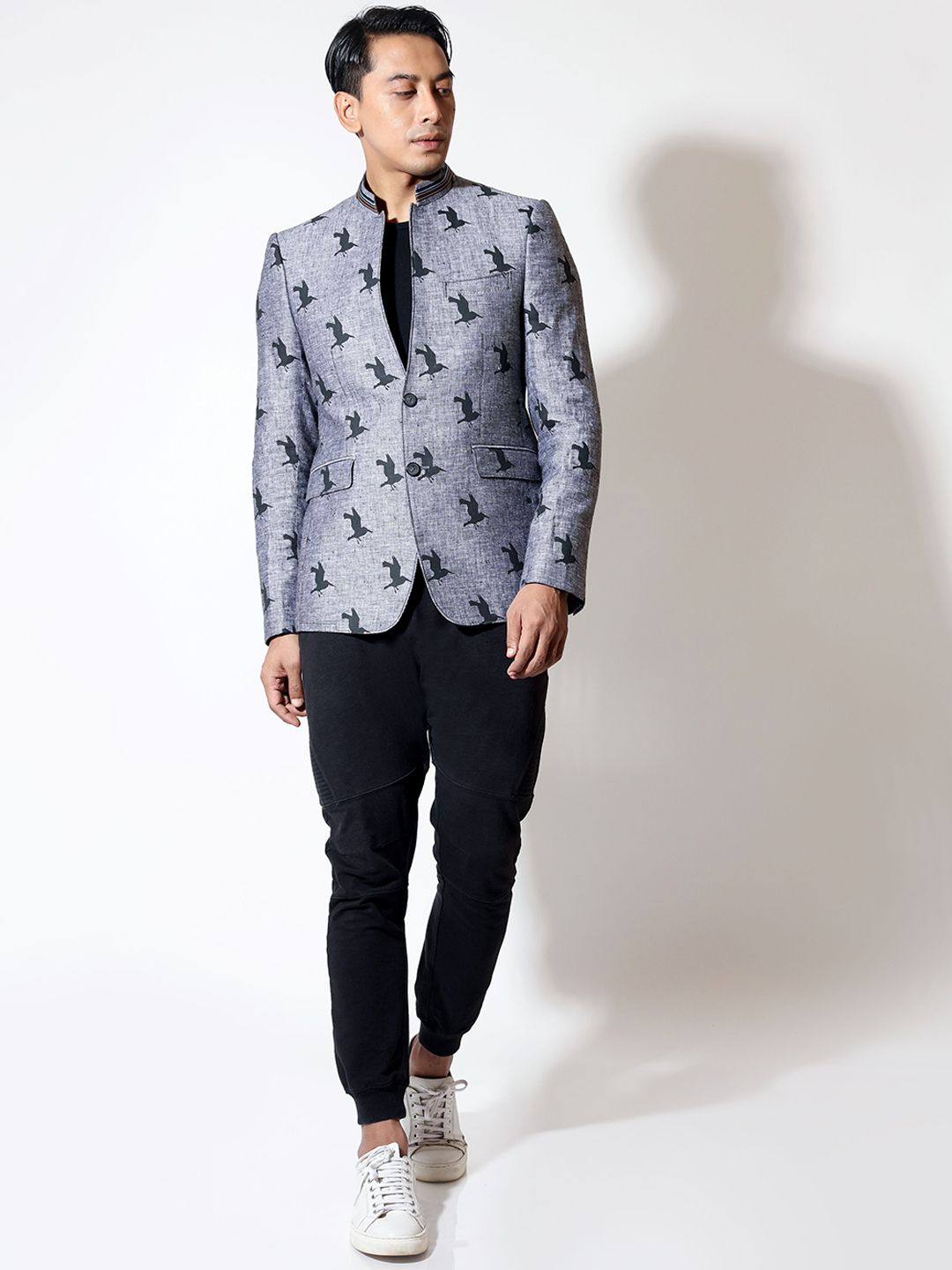 VIVEK KARUNAKARAN Bird Printed Mandarin Collar Slim-Fit Single Breasted Linen Blazer-picture-14