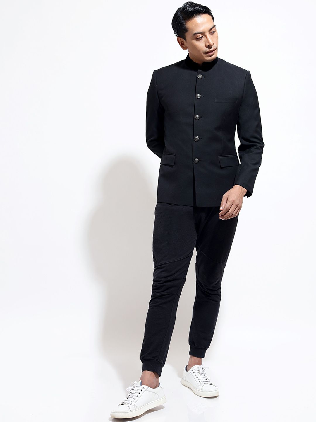 VIVEK KARUNAKARAN Slim-Fit Mandarin Collar Classic Bandhgala Velvet Party Blazer-picture-35