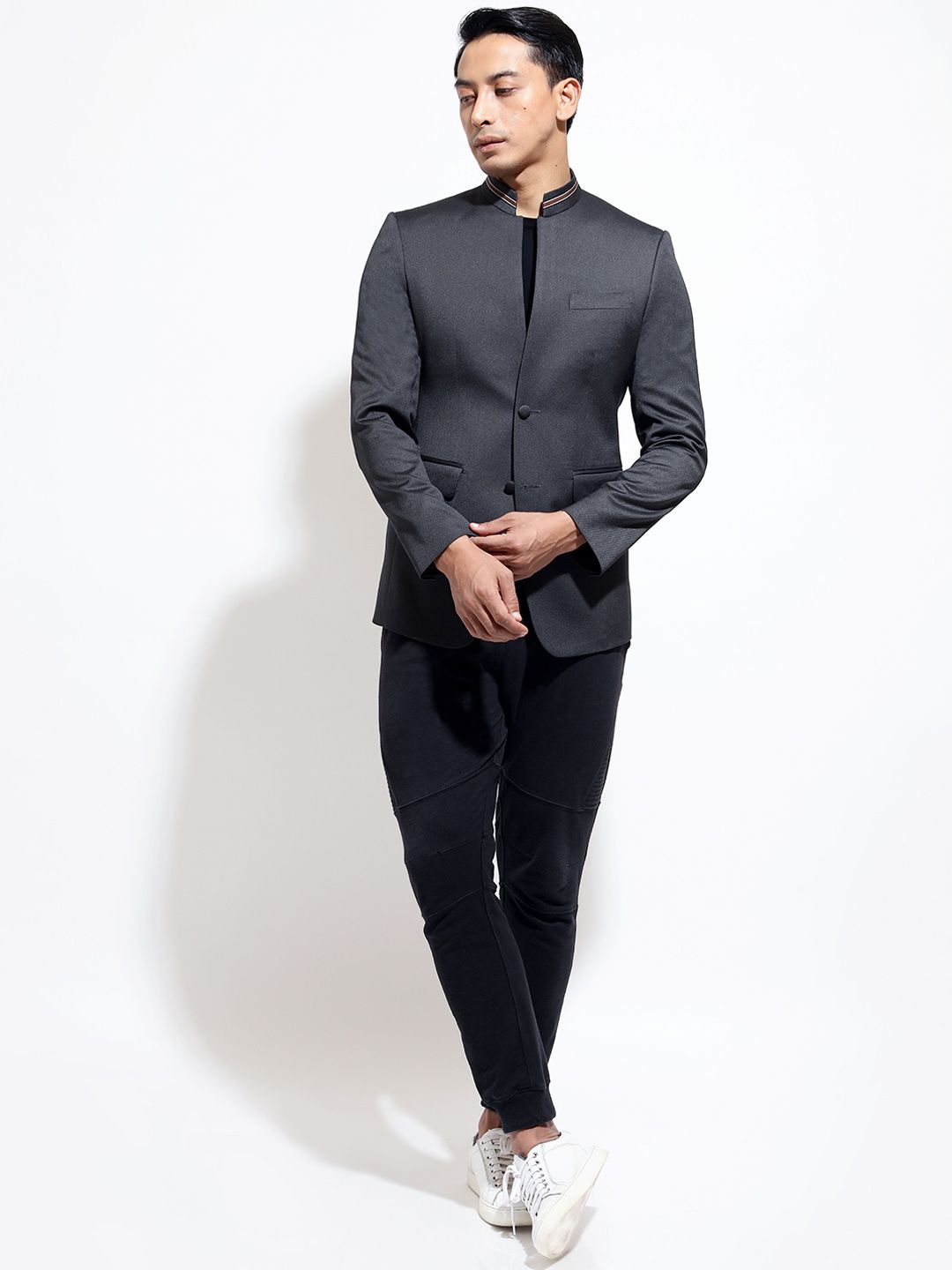 VIVEK KARUNAKARAN Slim-Fit Single Breasted Satin Blazer-picture-23