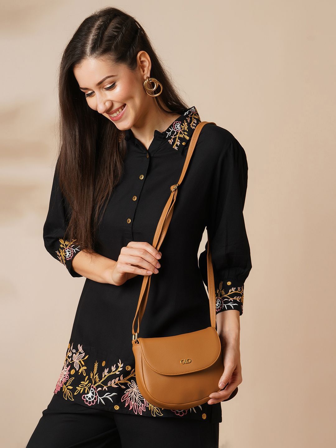 Globus Textured Structured Sling Bag-picture-17