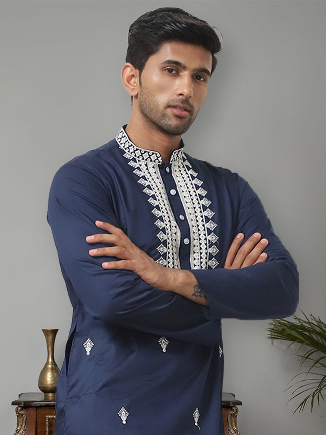 Jompers Men Floral Embroidered Sequinned Floral Kurta-picture-40