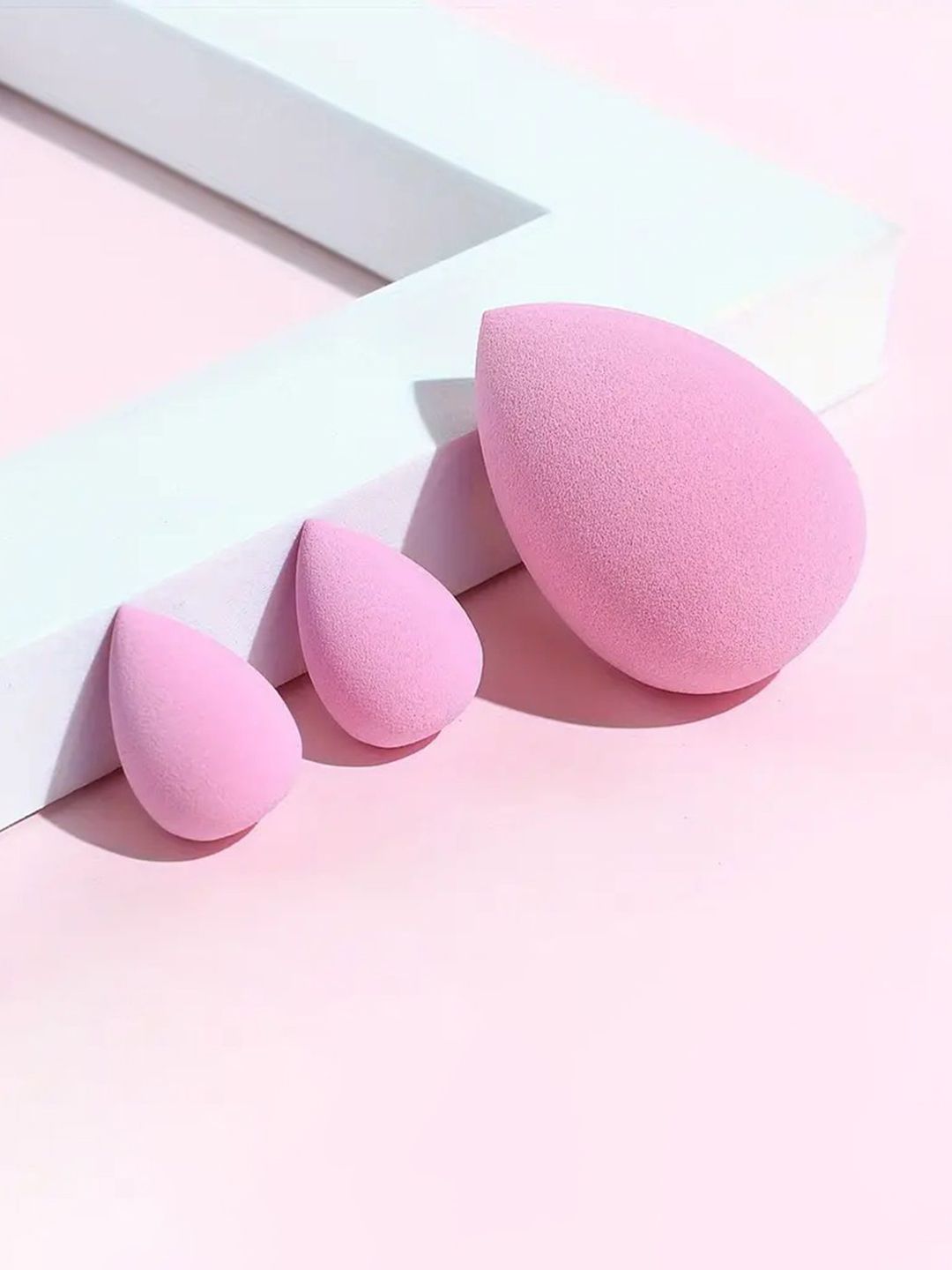 Facejewel 4 Blenders- 2 Mini Sponges- 2 Finger Puffs & 3 Triangular Puff With Storage Jar-picture-25