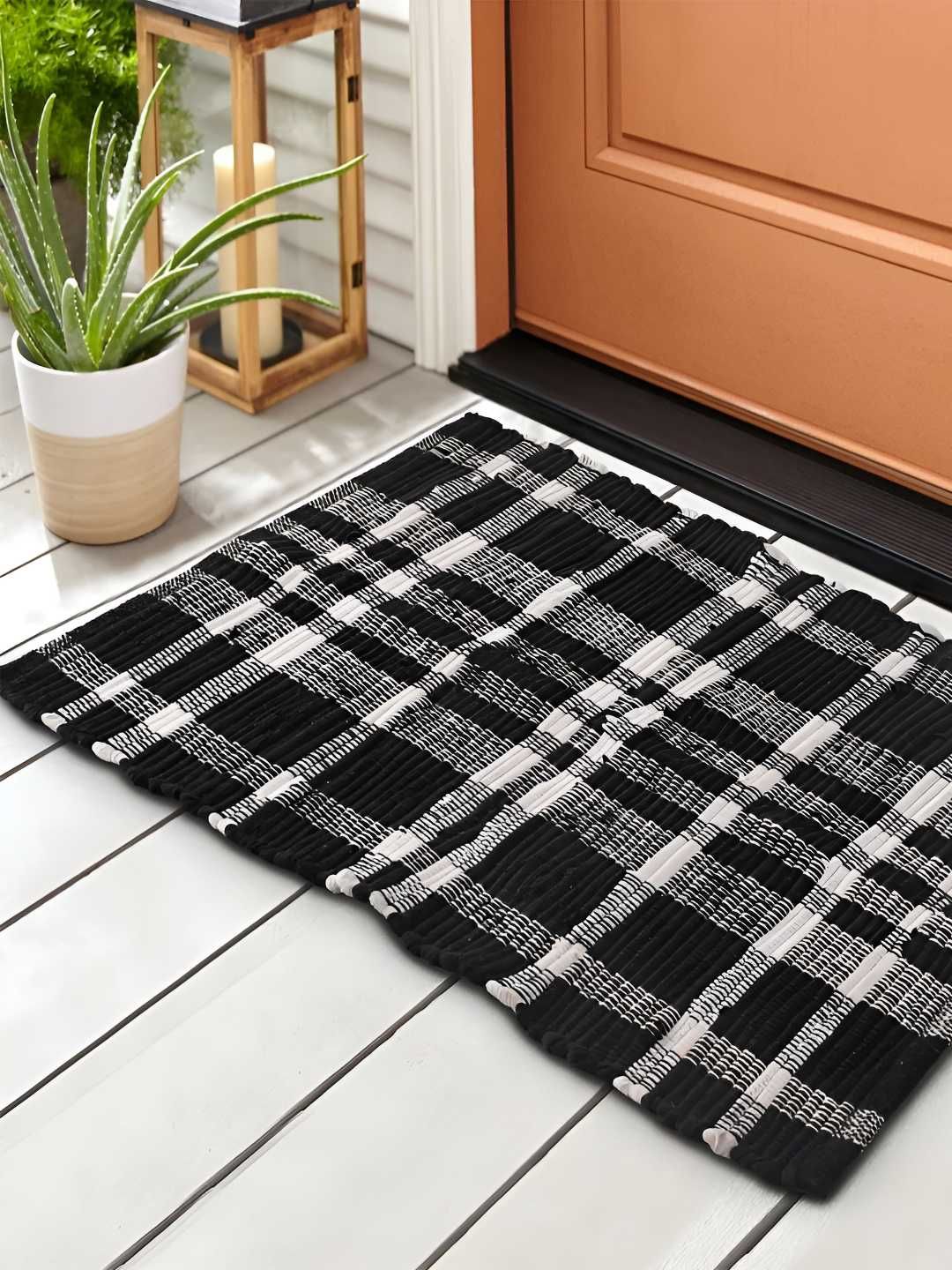 SASHAA WORLD Black & White Printed Cotton Doormat-picture-15