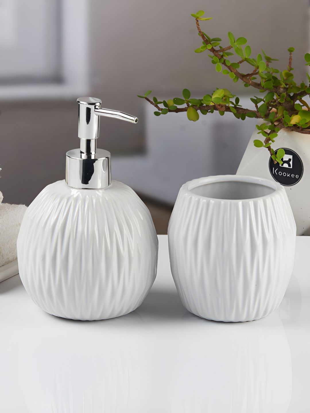 Kookee White 2 piece Abstract Ceramic Bath Accessories Set-picture-31