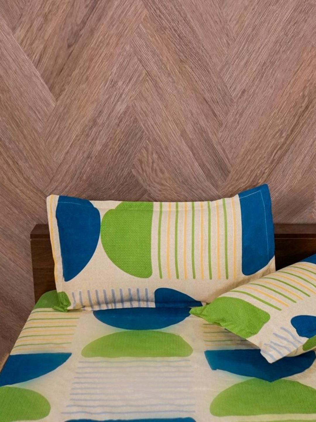 BELLA TRUE Green & Blue Geometric 104 TC King Bedsheet with 2 Pillow Covers-picture-37