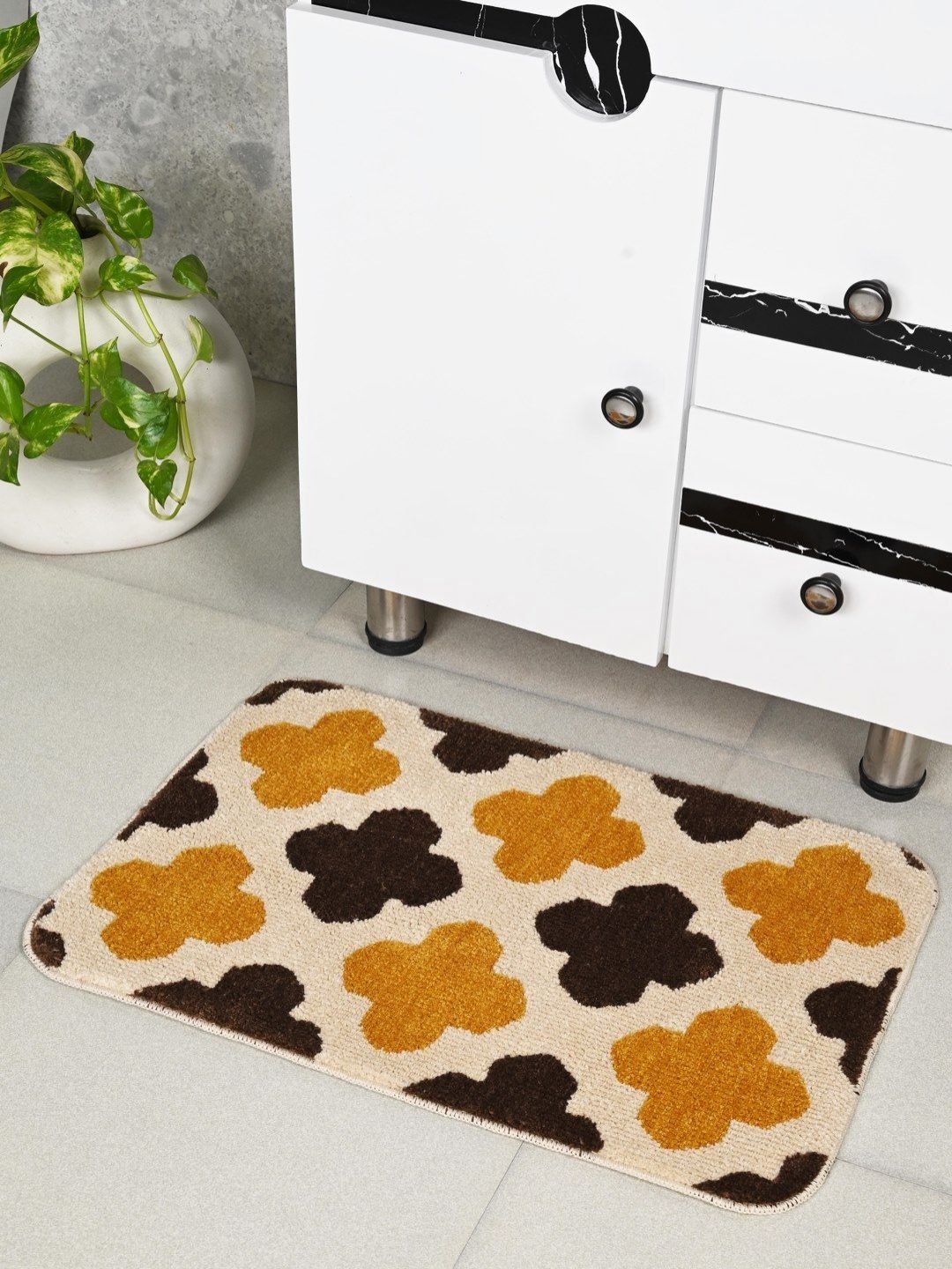 Saral Home Yellow & Black Printed Anti-Skid Bath Rugs