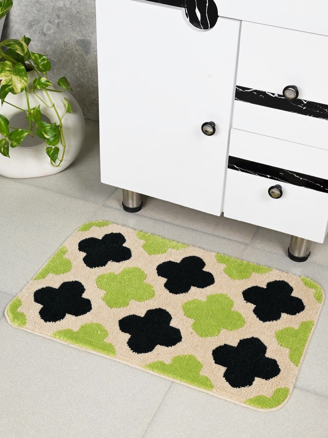 Saral Home Green & Beige 2050 GSM Printed Anti- Skid Bath Rug
