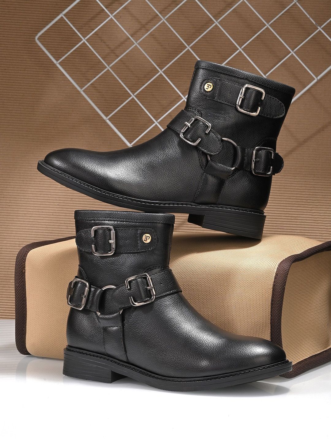 El Paso Women Solid Block-Heeled Chelsea Boots-picture-24