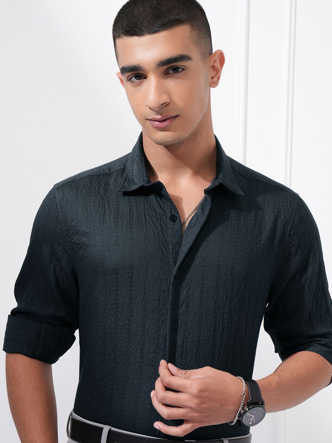 HIGHLANDER Men Cutaway Collar Textured Solid Cotton Slim Fit Casual Shirt-image-40