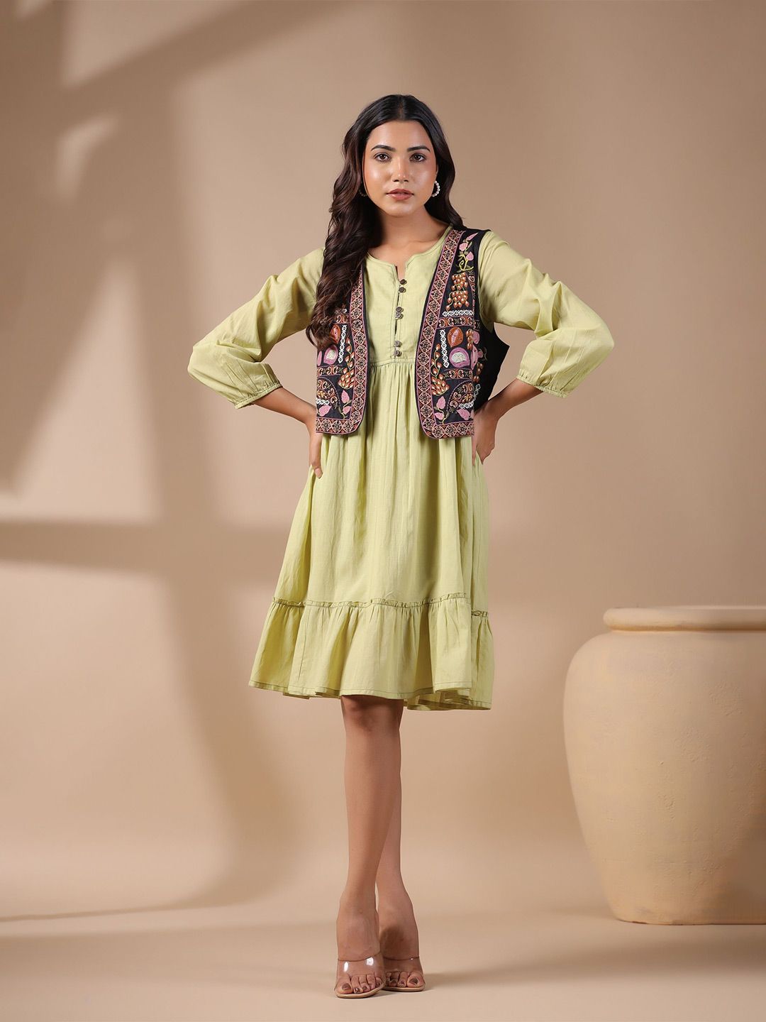 Nyaro Women Floral Embroidered Crop Open Front Jacket