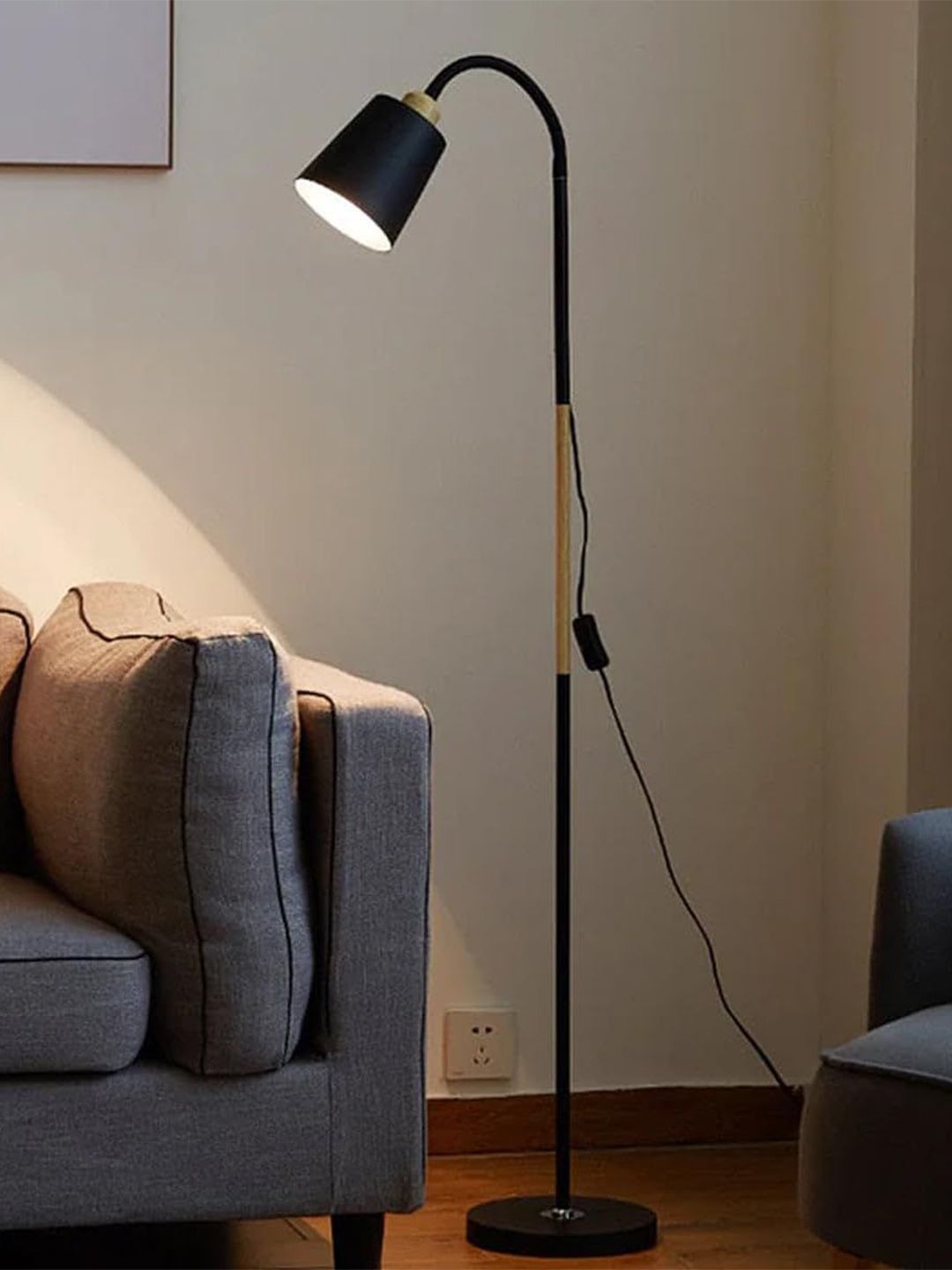 THE ARTMENT Black Floor Lamps With Artistic Tilt-image-36