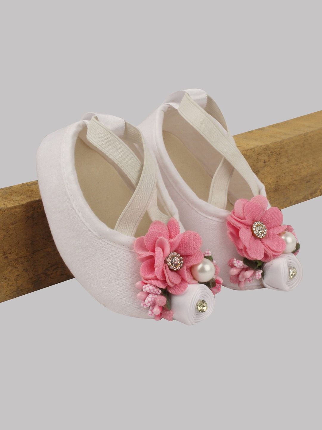 Daizy Infant Girls Flower Booties
