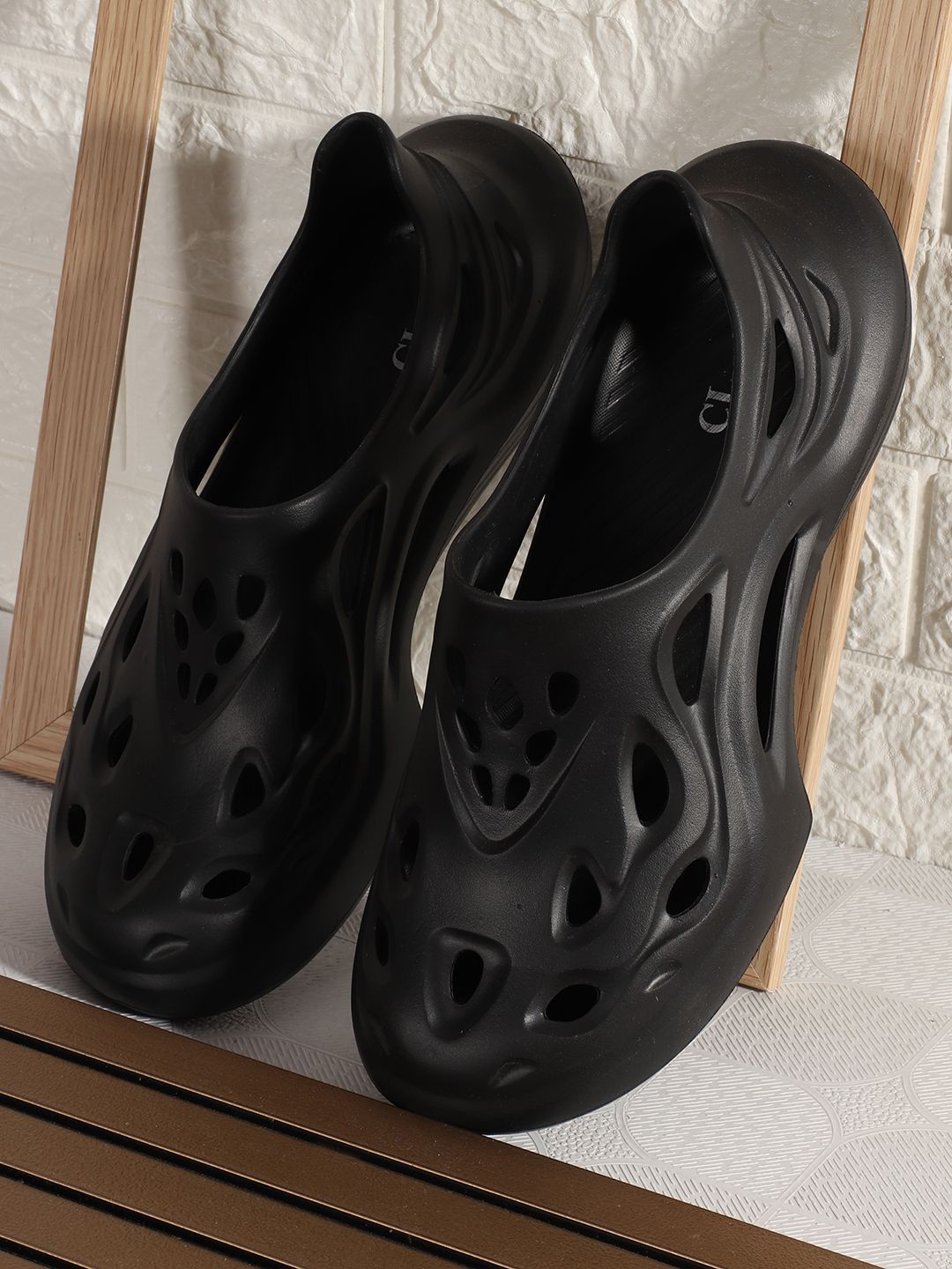 Carlton London Men Rubber Clogs-picture-26