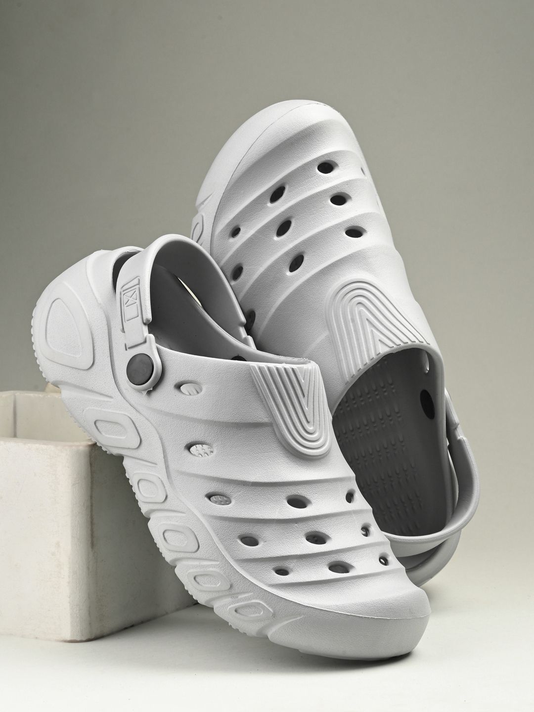 The Roadster Lifestyle CoTextured  Clogs-picture-34
