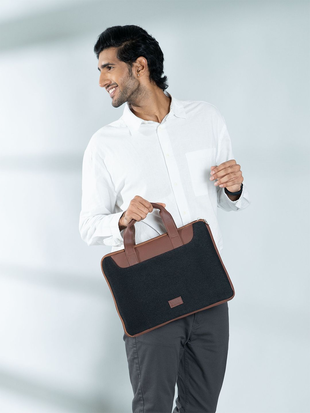 ZOUK Jet Black Men L-Zippered Laptop Sleeve-image-25
