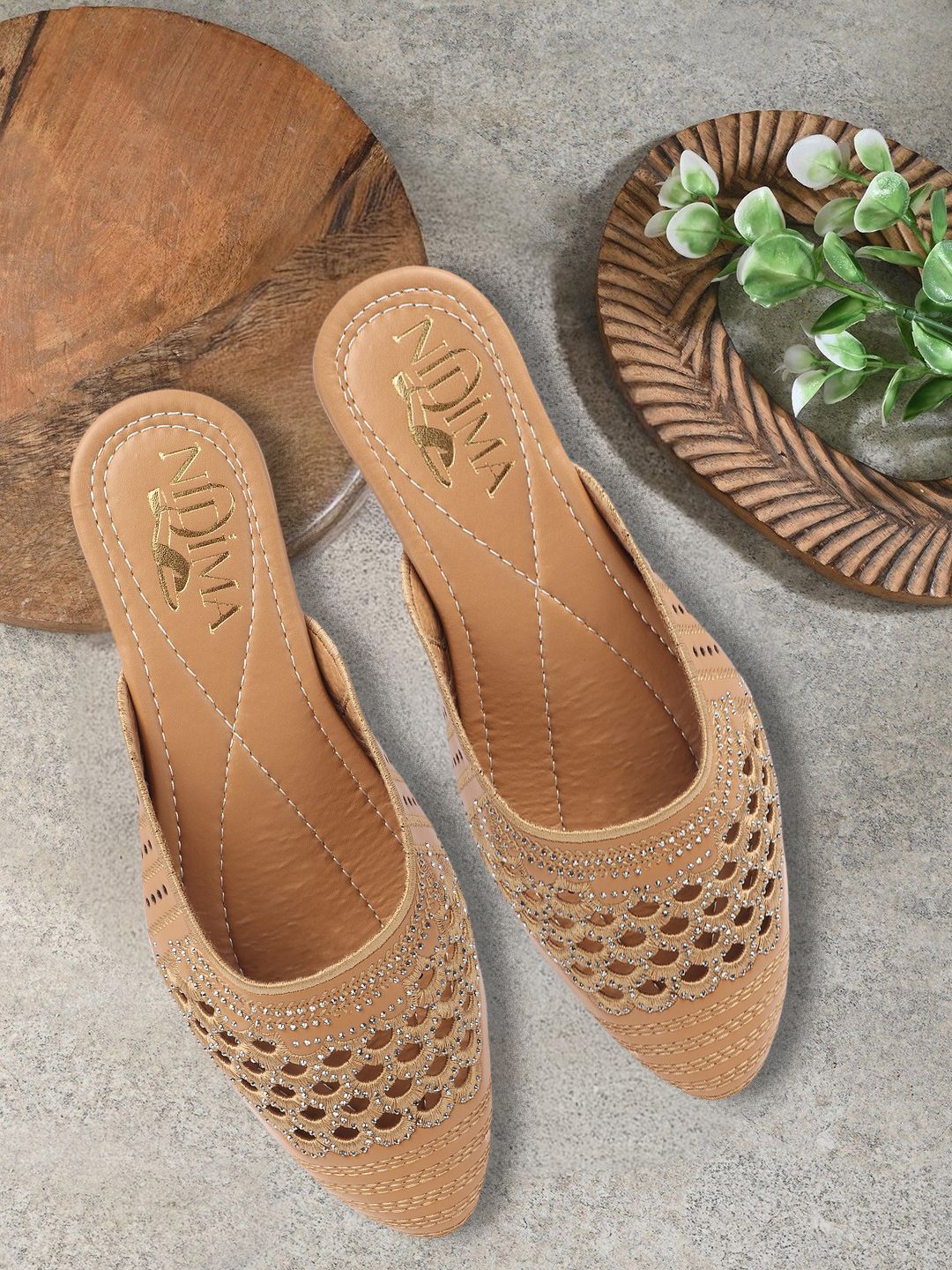 Nidima Women Embellished Ethnic Mules Flats-picture-36