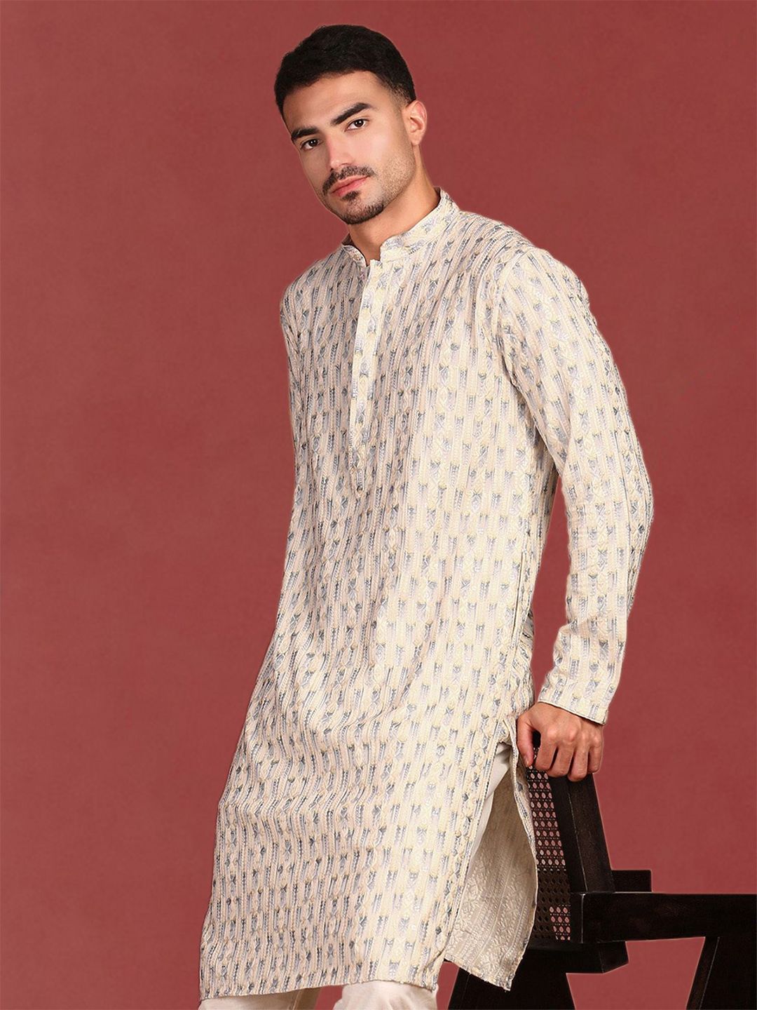 Anouk Geometric Embroidered Mandarin Collar Chikankari Cotton Straight Kurta-picture-21