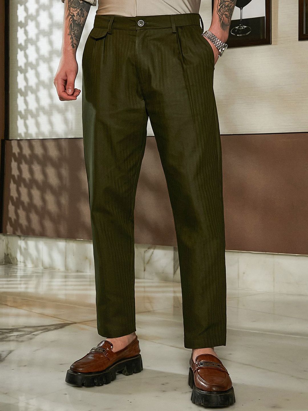 Campus Sutra Men Comfort Pleated Trousers-picture-13