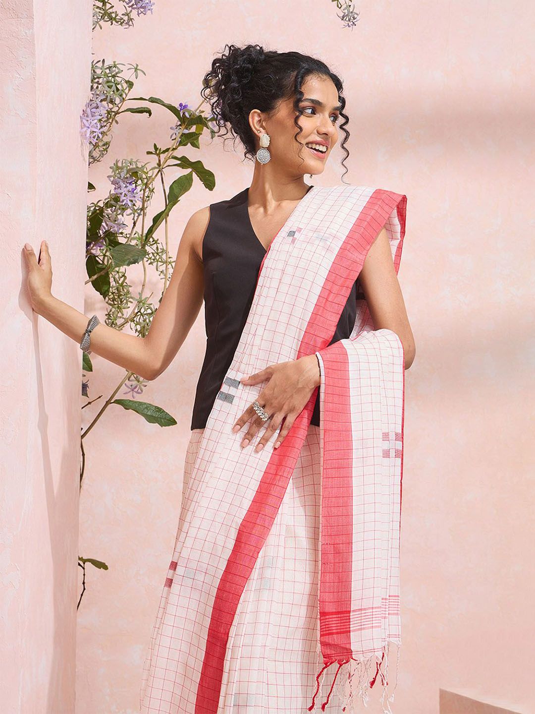 Taneira Checked Pure Cotton Jamdani Saree-picture-10