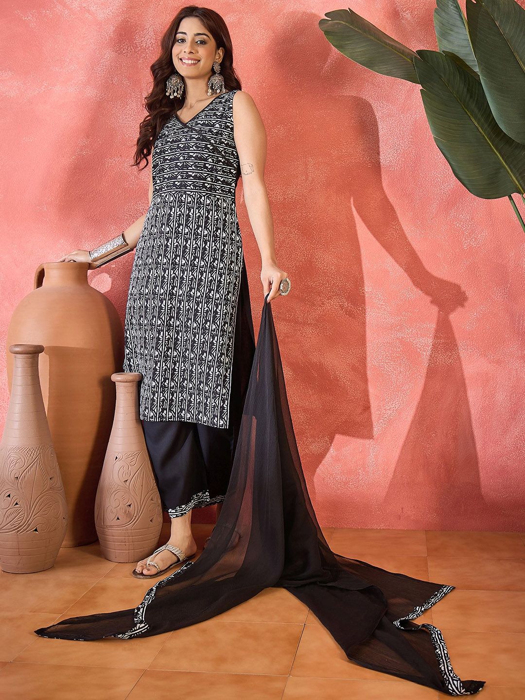 Sangria Geometric Printed Straight Kurta With Trouser & Dupatta Set-picture-23