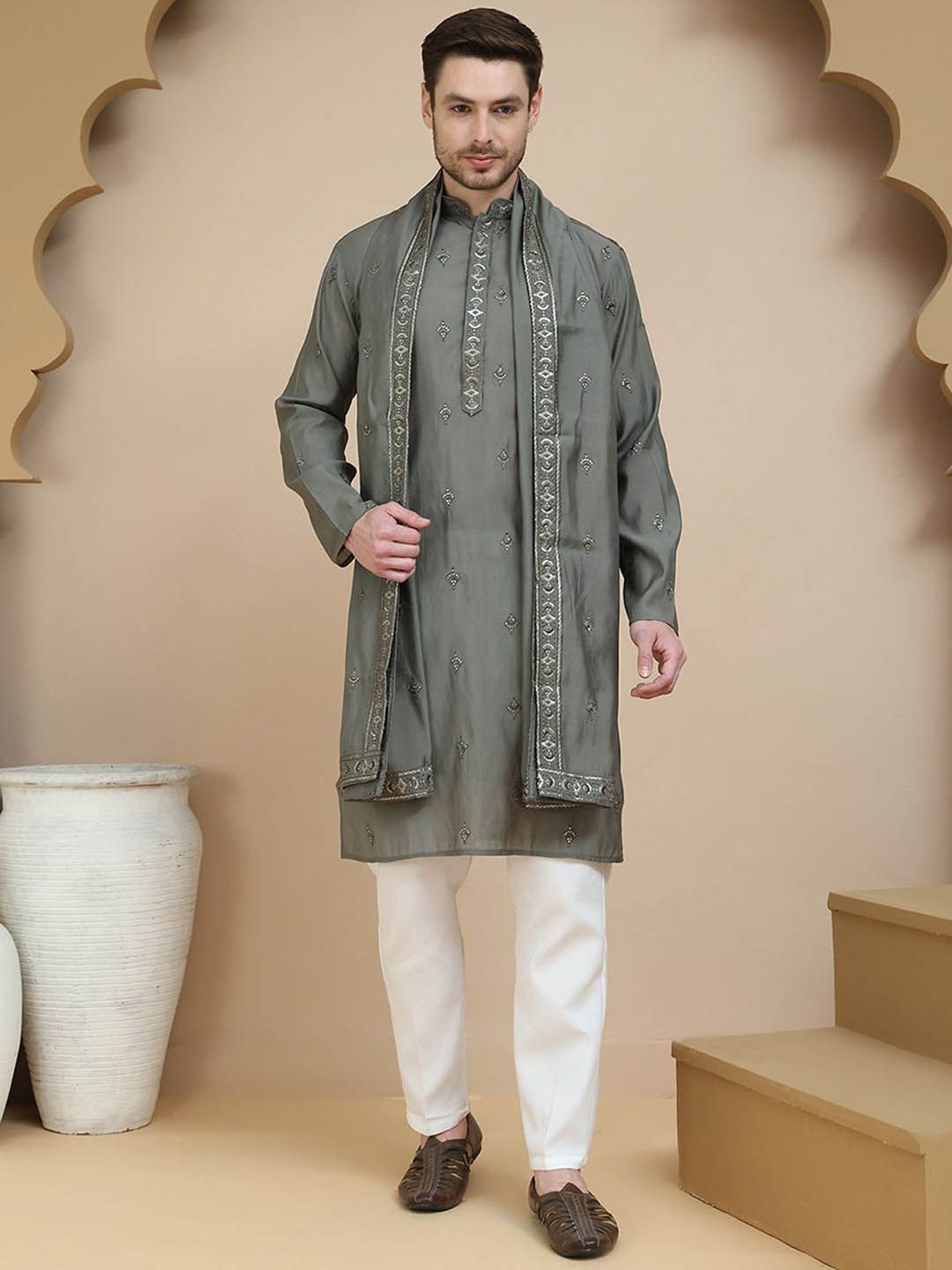Jompers Floral Embroidered Mandarin Collar Sequinned Straight Kurta With Pyjamas & Dupatta-picture-10