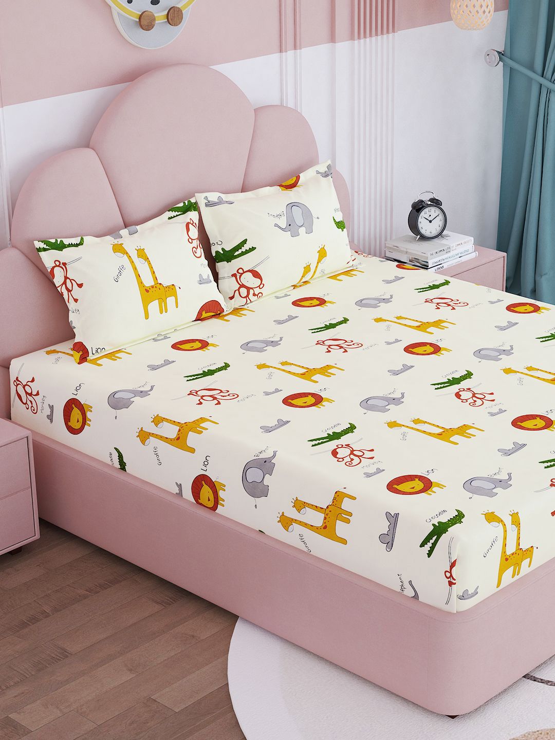 Story@home Off White & Green Cartoon Characters 180 TC Queen Bedsheet with 2 Pillow Covers-picture-32