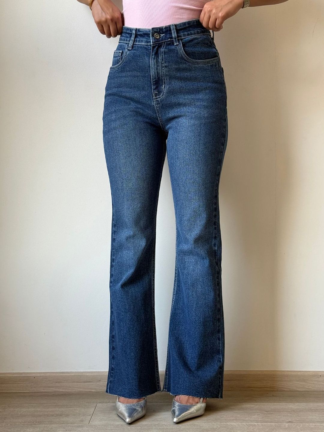 Off Duty India Iconic Babe Raw Edge Women Blue Bootcut High-Rise Light Fade Jeans-image-29