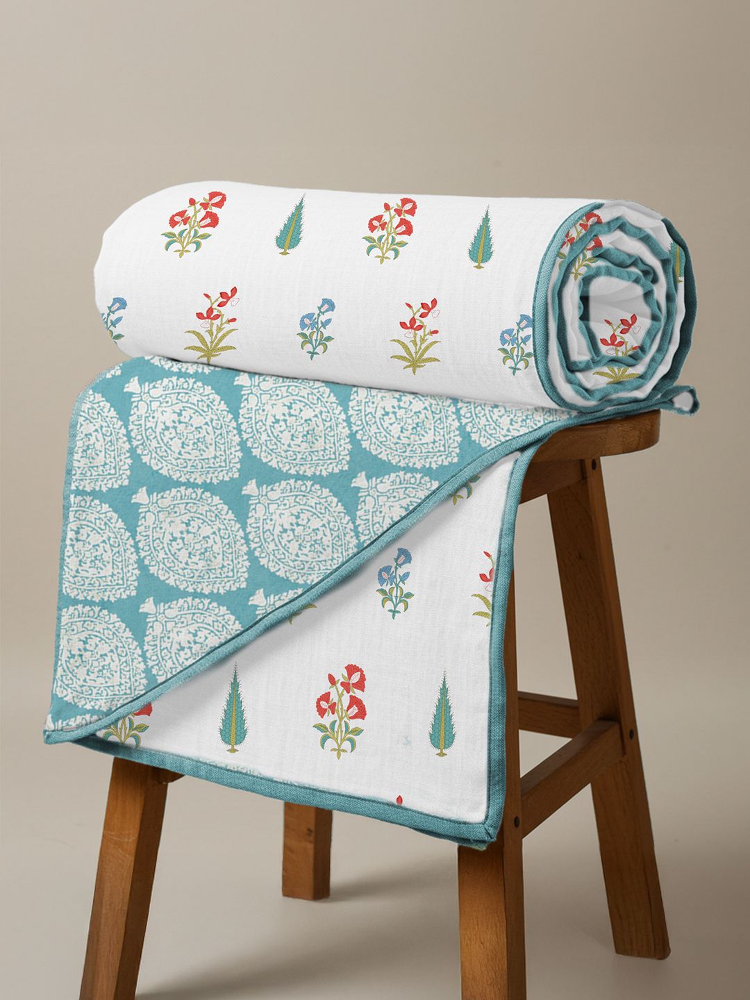 URBAN SPACE White & Red Floral Printed Malmal Cotton 90 GSM AC Room Double Bed Dohar