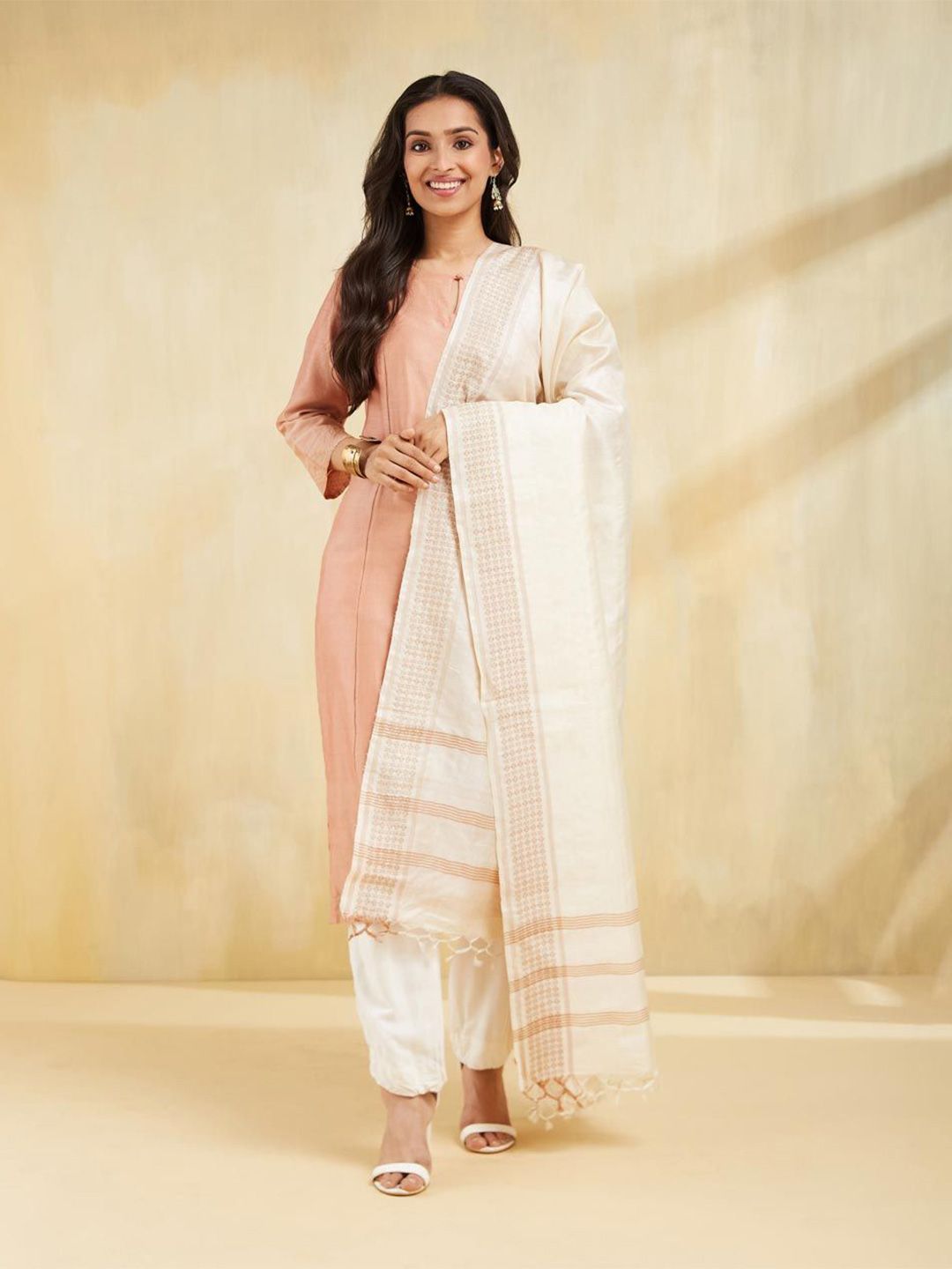 Fabindia Geometric Woven Design Dupatta With Zari-picture-46