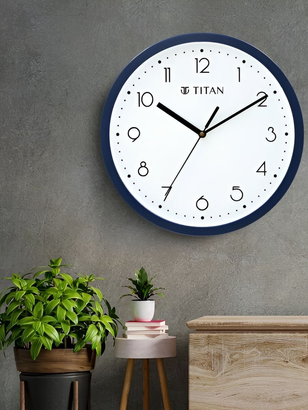 Titan Simple-Sweep White & Black Wooden Contemporary Round Shaped Wall Clock