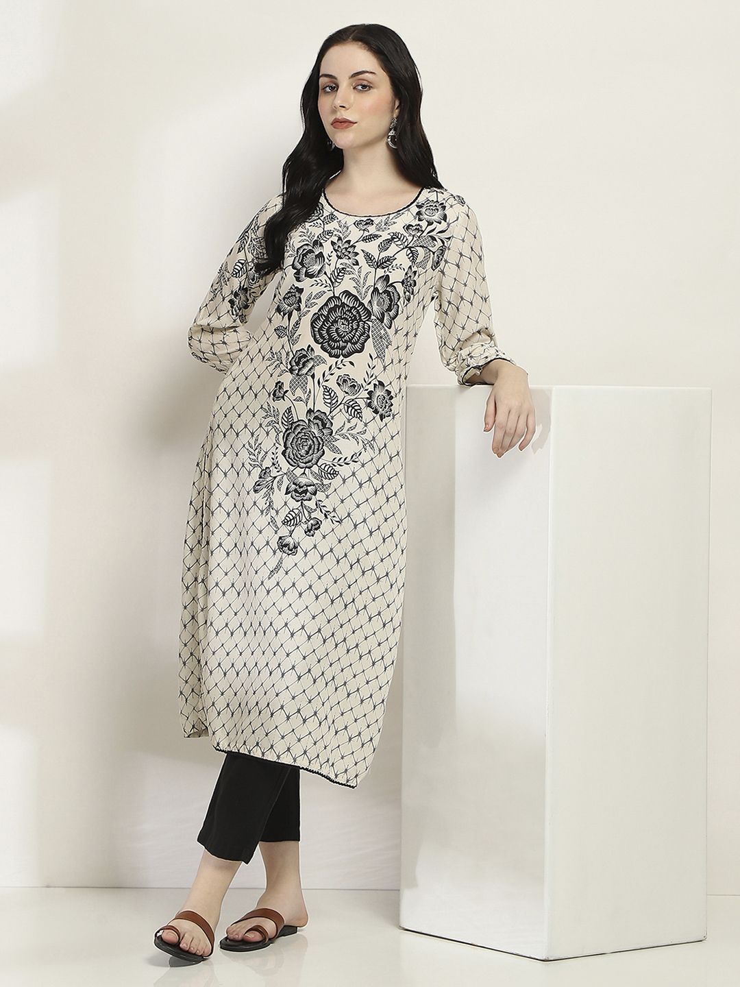 Rangriti Floral Printed Round Neck Straight Kurta-picture-11