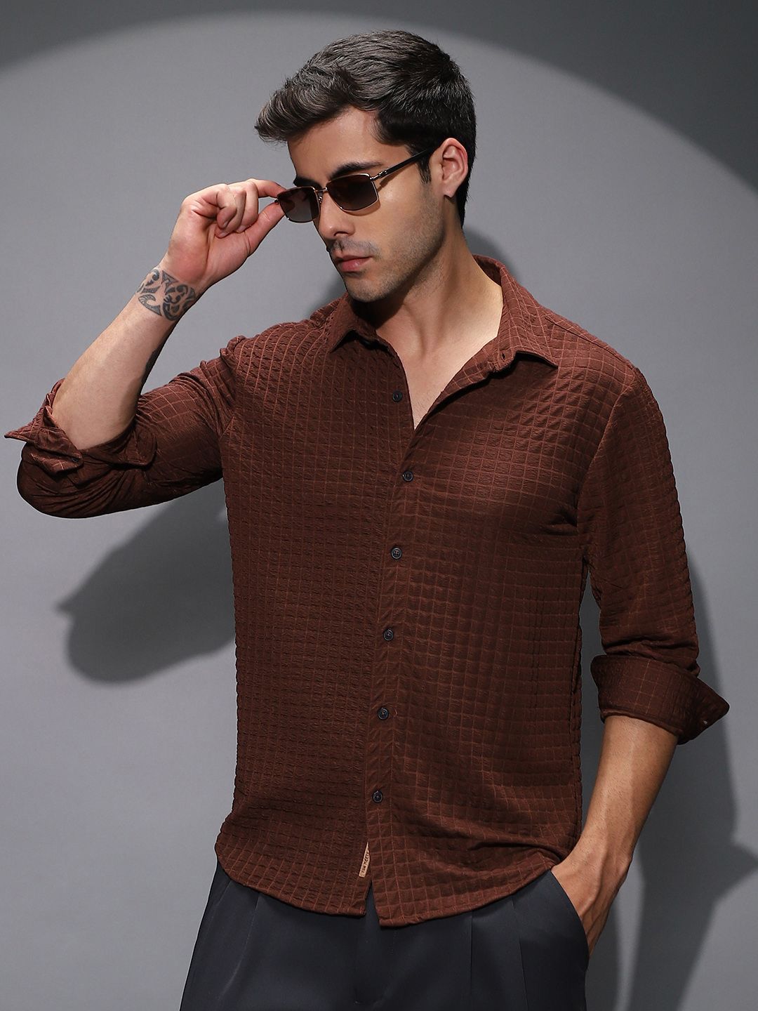 Campus Sutra Men Comfort Fit Textured Spread Collar Casual Shirt-picture-37