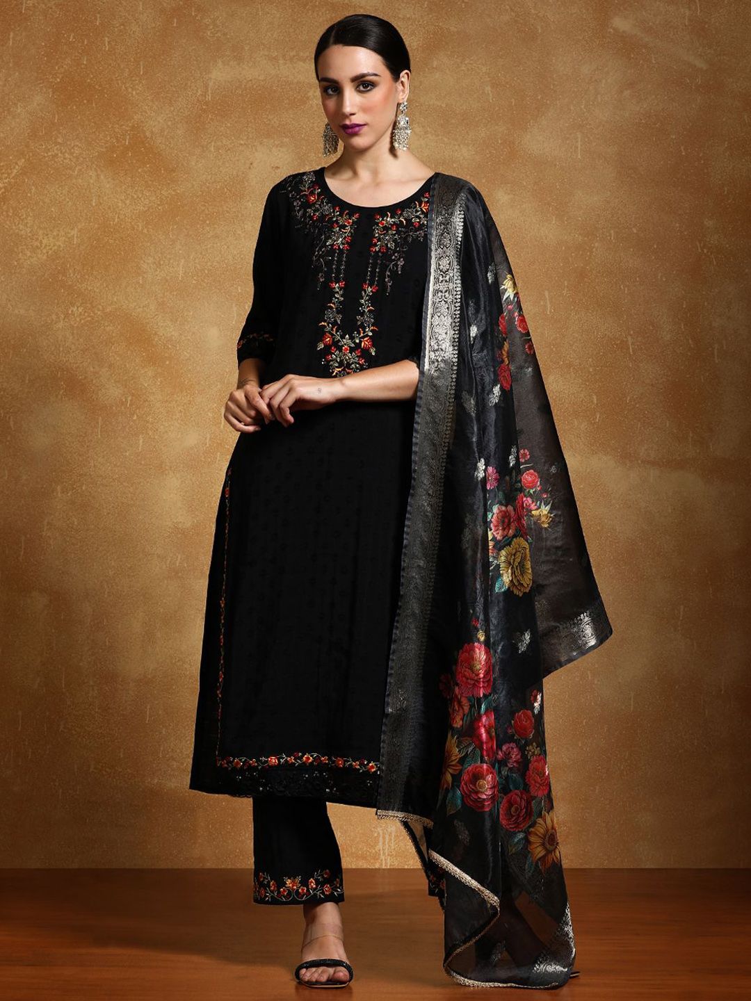 Floral Embroidered Regular Thread Work Kurta With Trousers & Dupatta