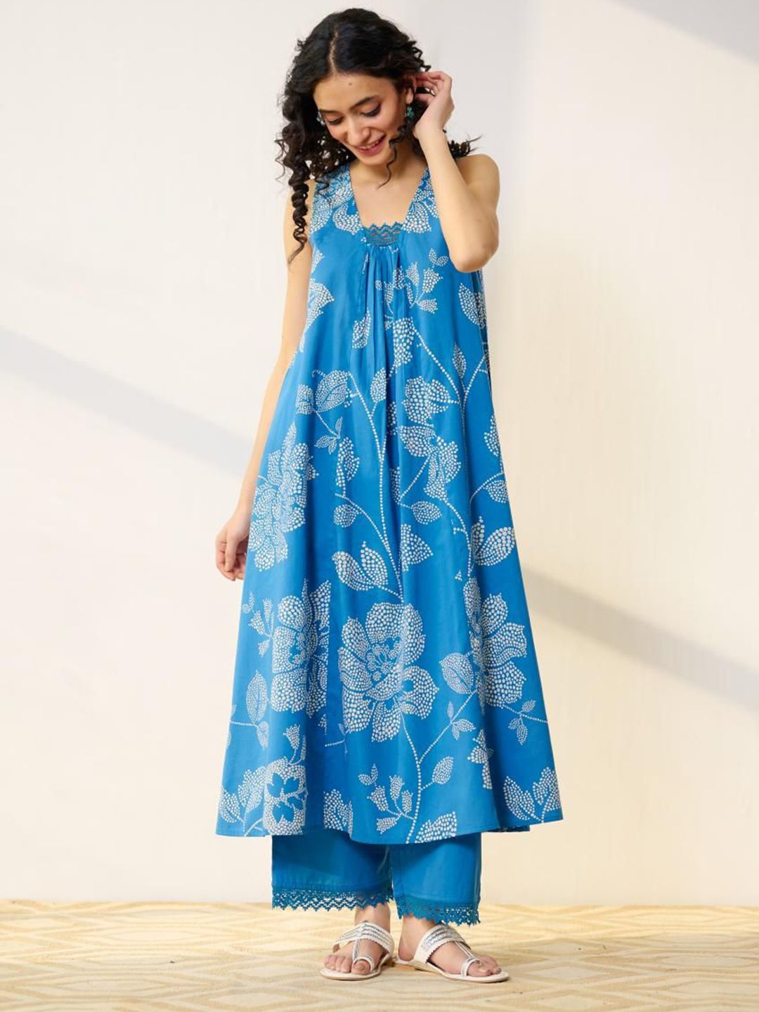 Women Maroon Short Kurta With Printed Flared Palazzos
