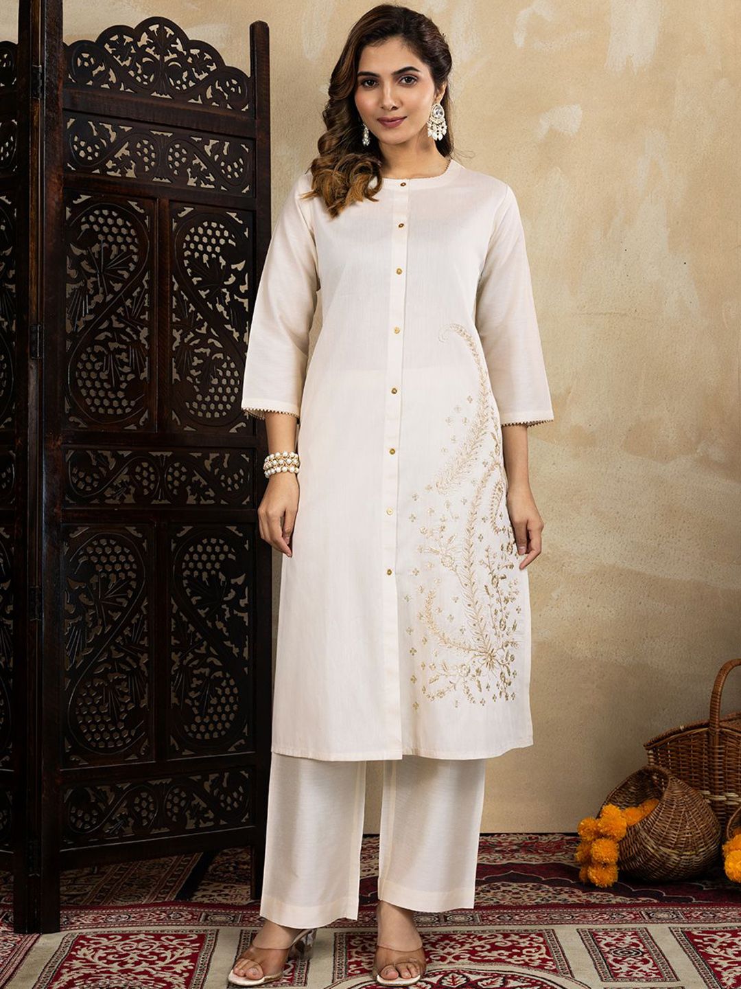 House of Pataudi Women Floral Embroidered Kurta with Trousers-picture-31