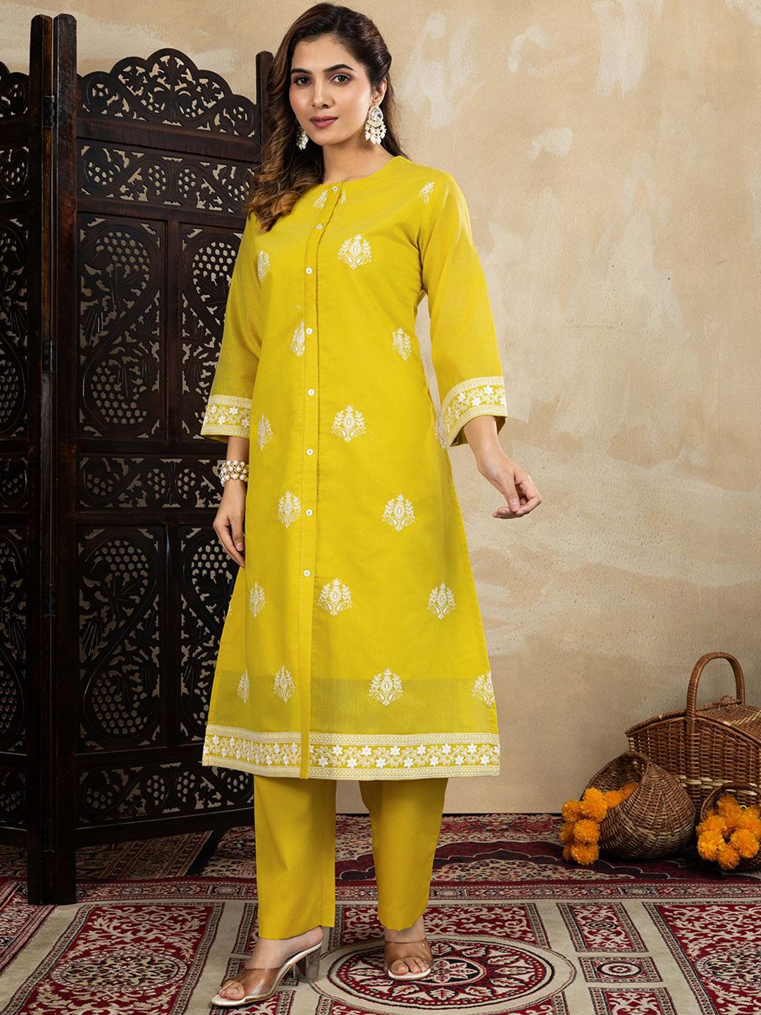 House of Pataudi Women Floral Embroidered Kurta with Trousers-picture-32