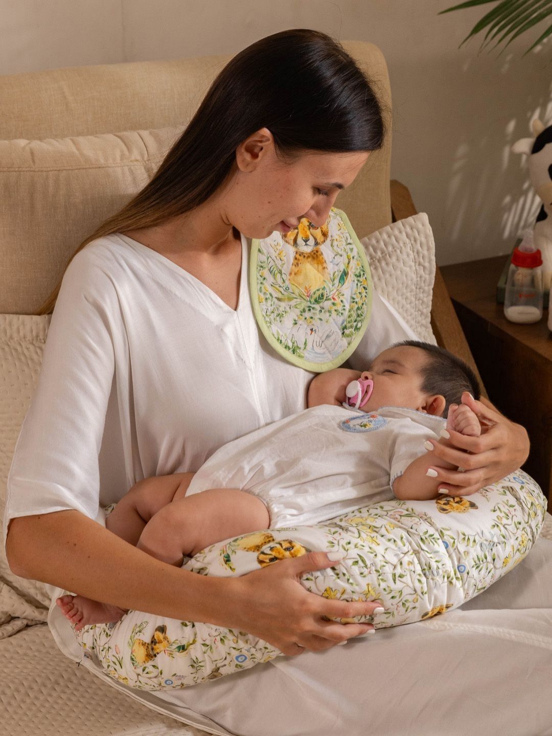 THE BABY TRUNK White Little Leo BabyEgyptian Cotton Feeding & Nursing Maternity Pillow-picture-17