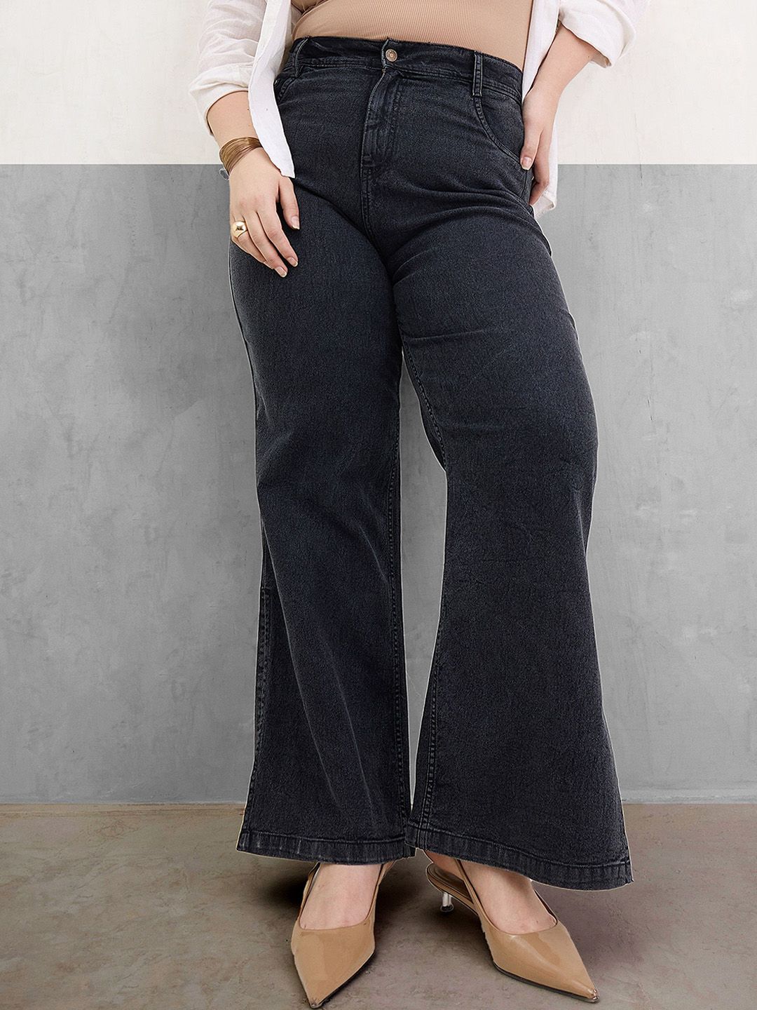SASSAFRAS Curve Women Plus Size Straight Fit Mid-Rise Stretchable Jeans