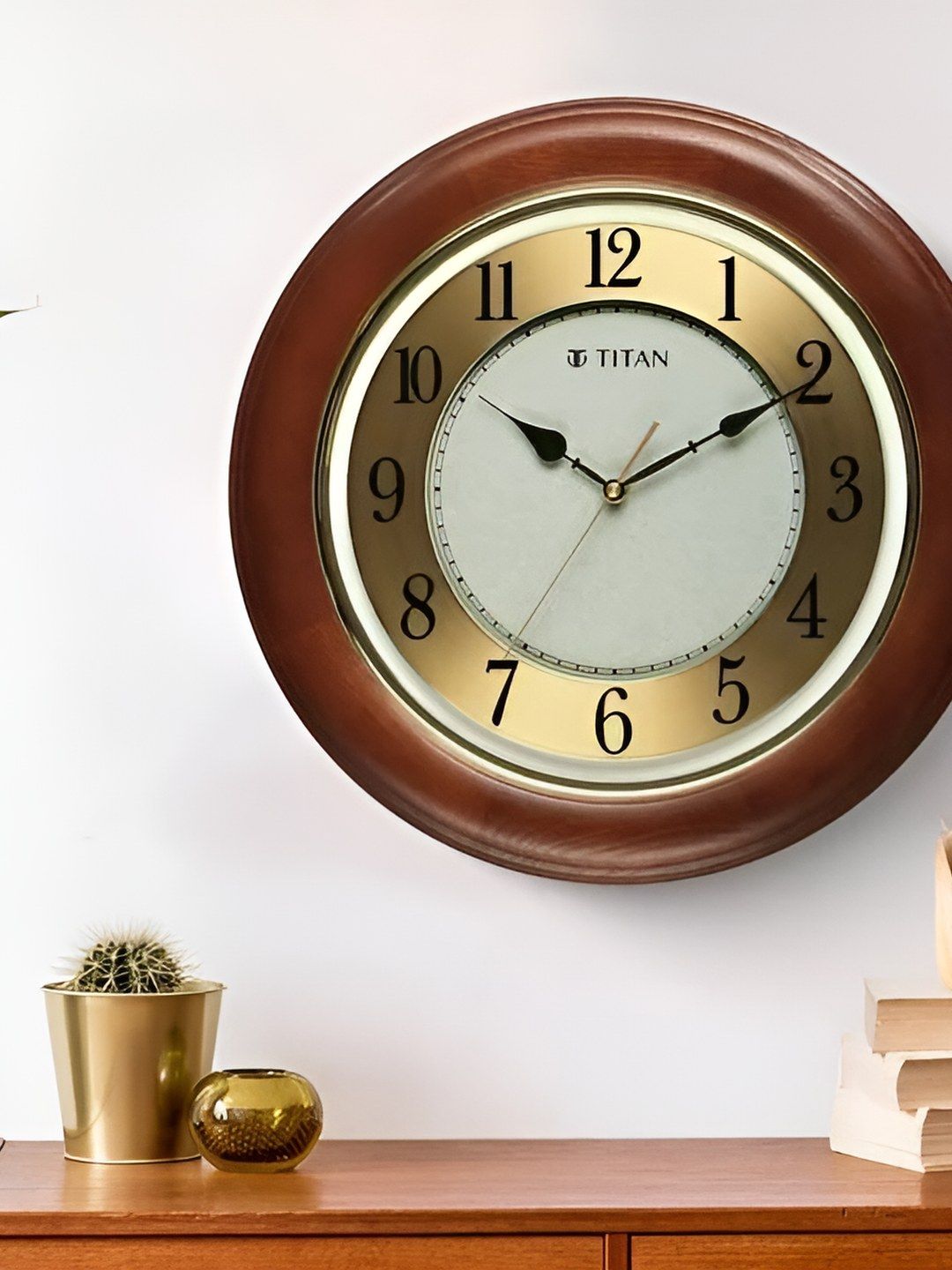 titan grandeur brown & white traditional classic wall clock