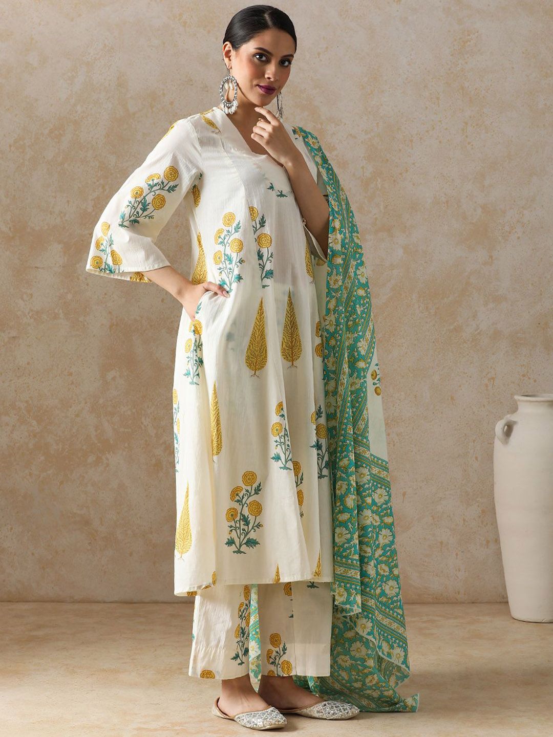 Women Maroon Floral Printed Pure Cotton V-Neck Kurta & Palazzos With Dupatta main image 0