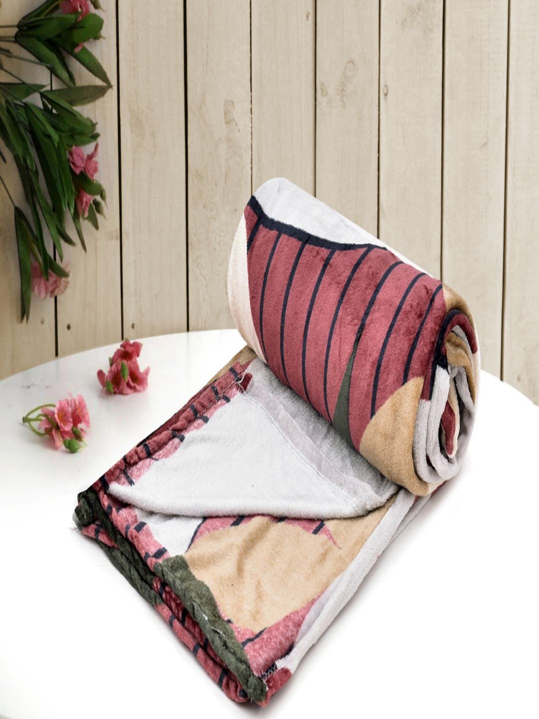 RRC Maroon Geometric Printed AC Room 300 GSM Double Bed Dohar With 2 Pillow Covers-image-5